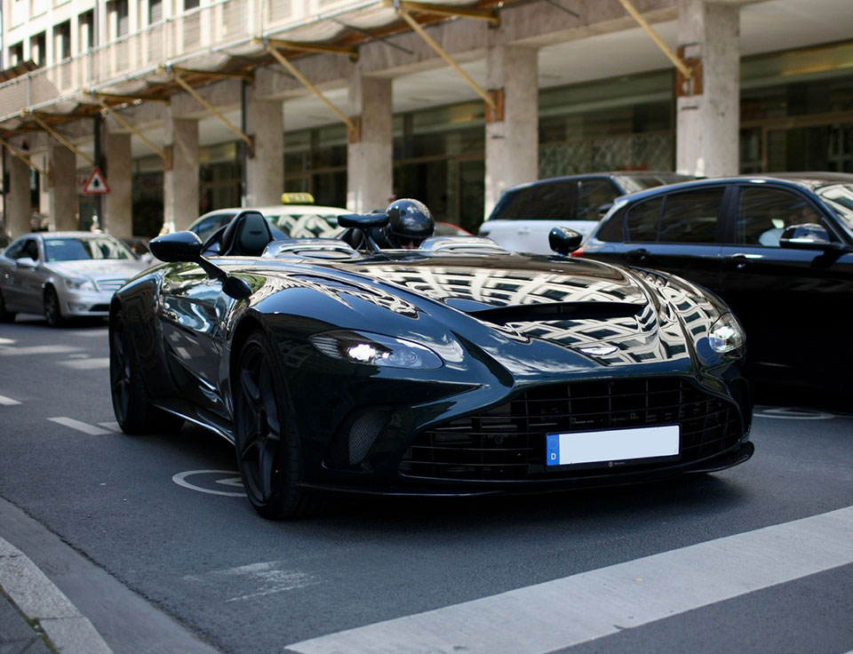 Aston Martin Vantage versichern – Sportwagen-Versicherung ohne Typklasse